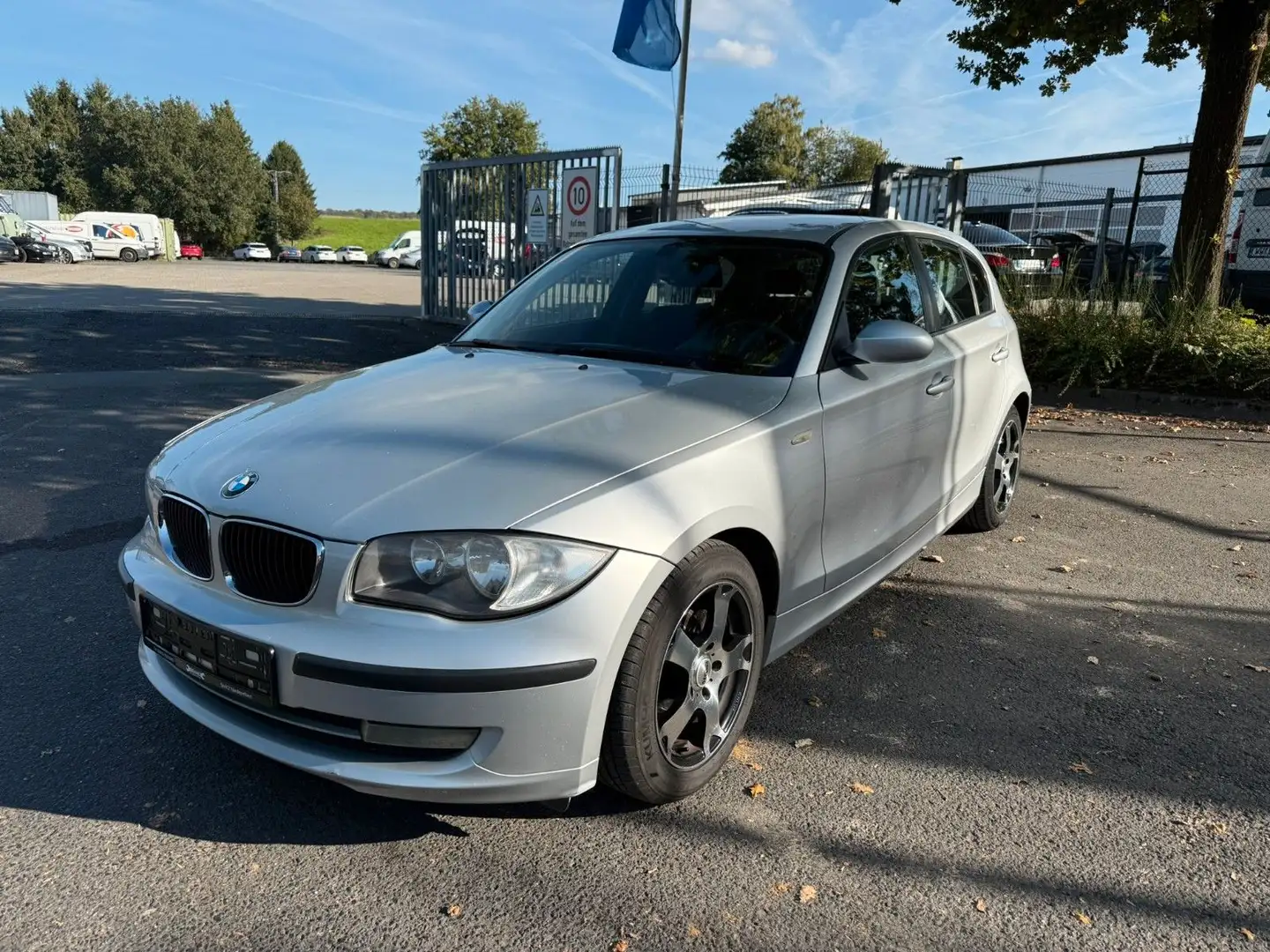 BMW 116 i*MotorNEU*ServiceVoll*TÜV* Silber - 2