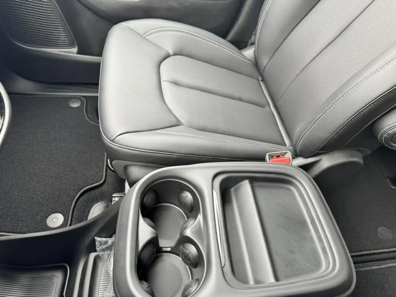 Chrysler Grand Caravan photo Chrysler Grand Caravan
