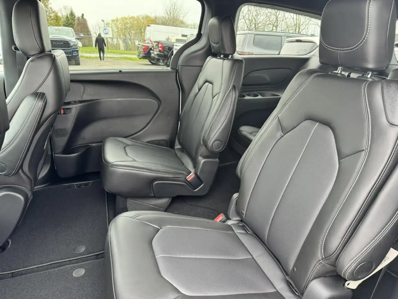 Chrysler Grand Caravan photo Chrysler Grand Caravan
