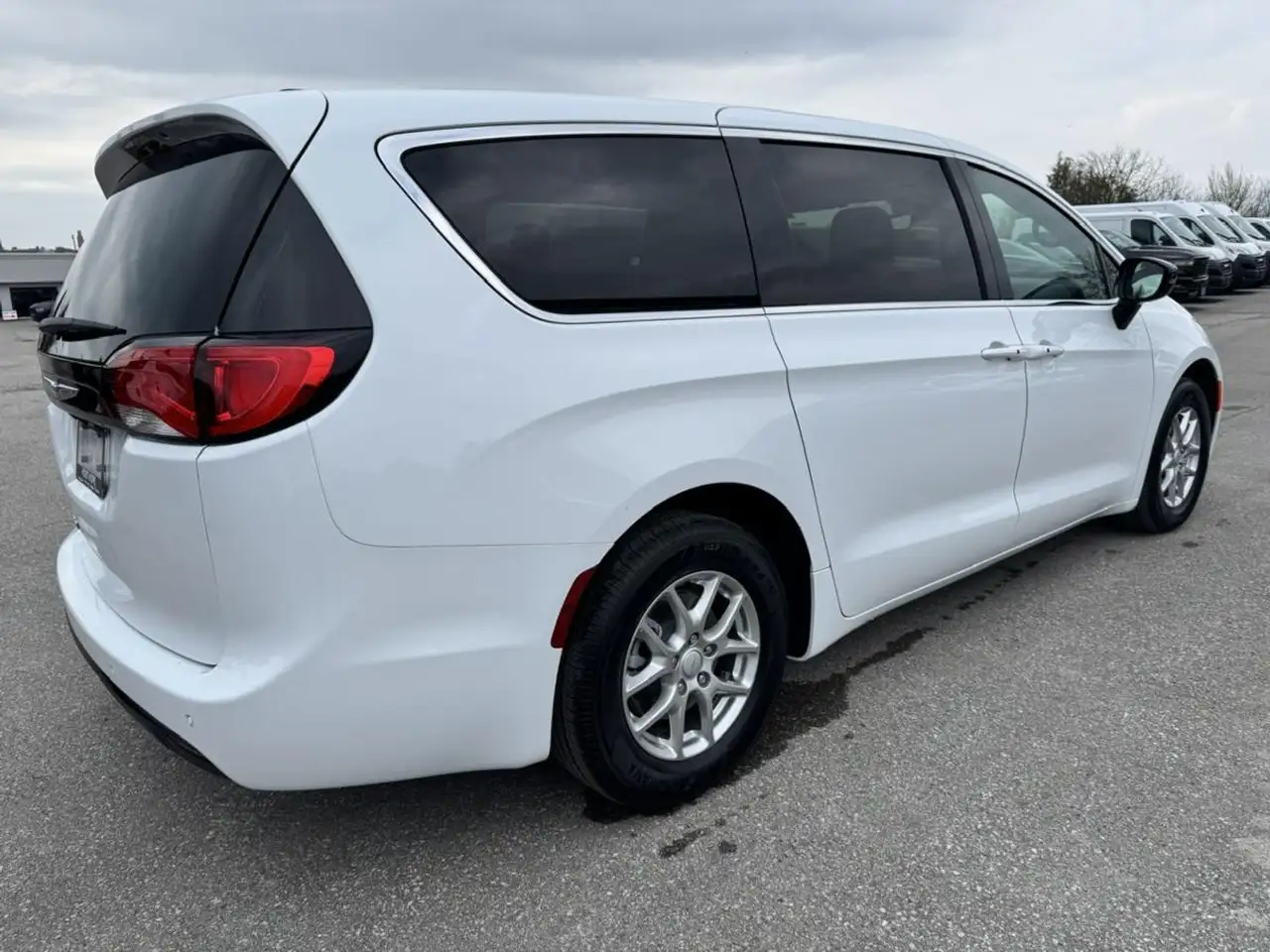 Chrysler Grand Caravan photo Chrysler Grand Caravan