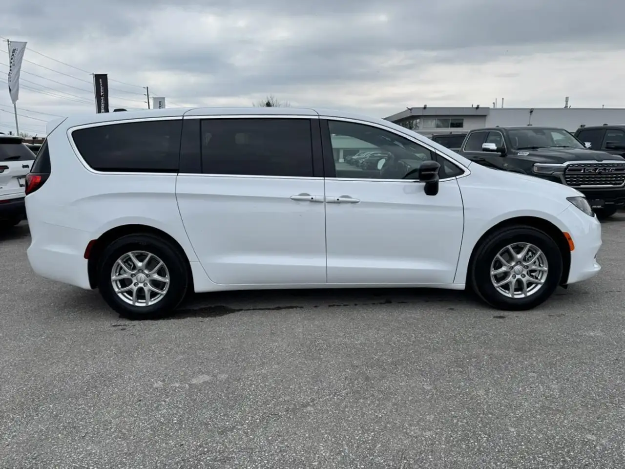 Chrysler Grand Caravan photo Chrysler Grand Caravan