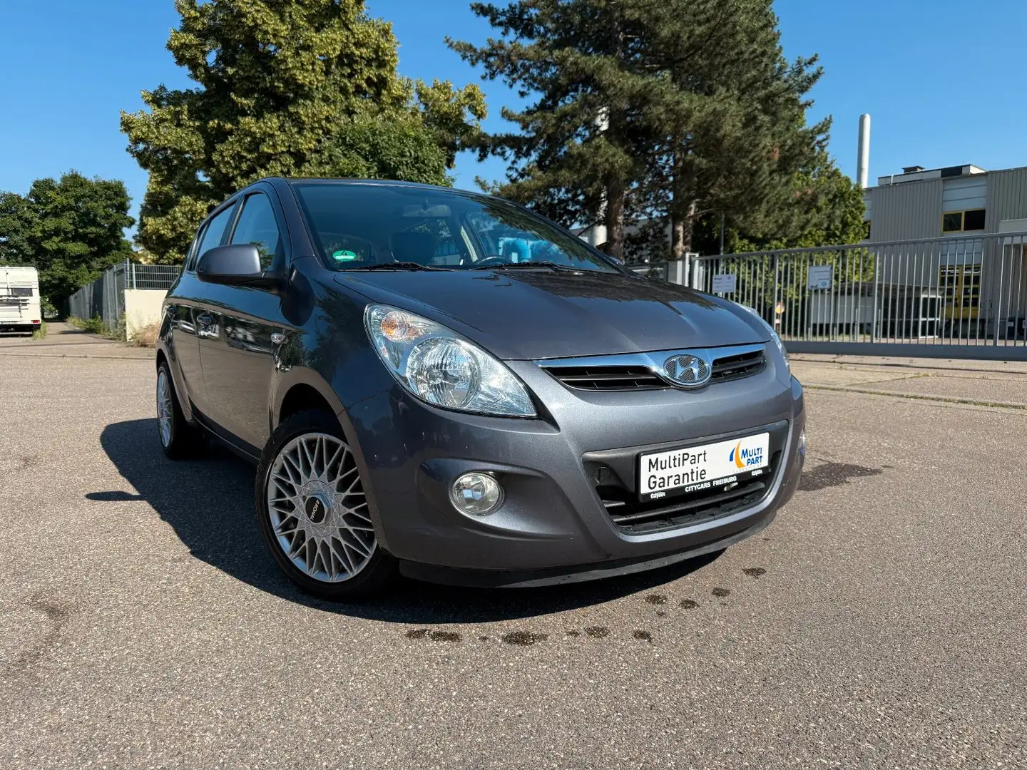 Hyundai i20 Style 1,6 Garantie Tüv Service Neu Grau - 1