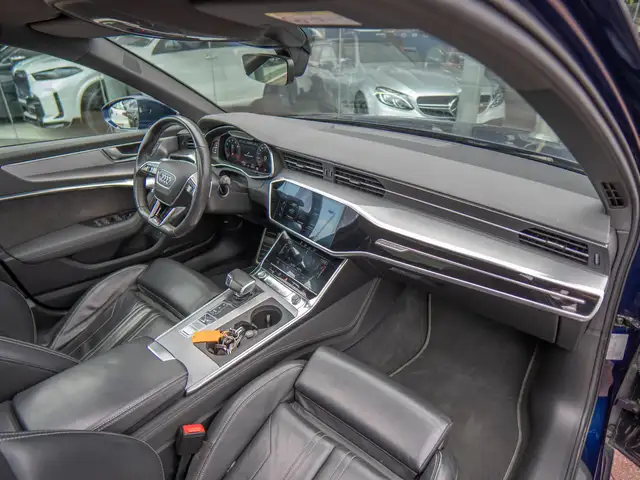 Audi A6 Avant view 5