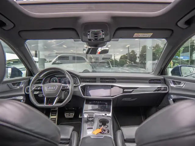 Audi A6 Avant view 3