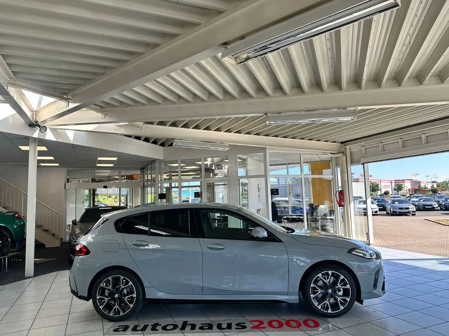 BMW 120 i M Sportpaket AUT./LED/NAVI/CAM Grau - 2