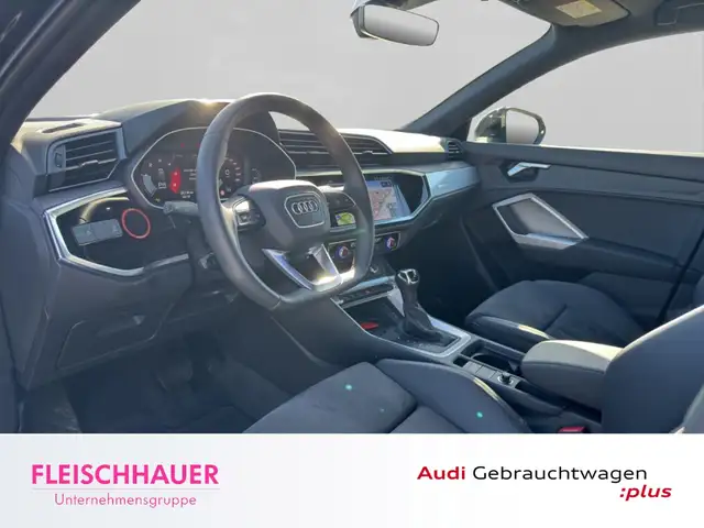 Audi Q3 view 9