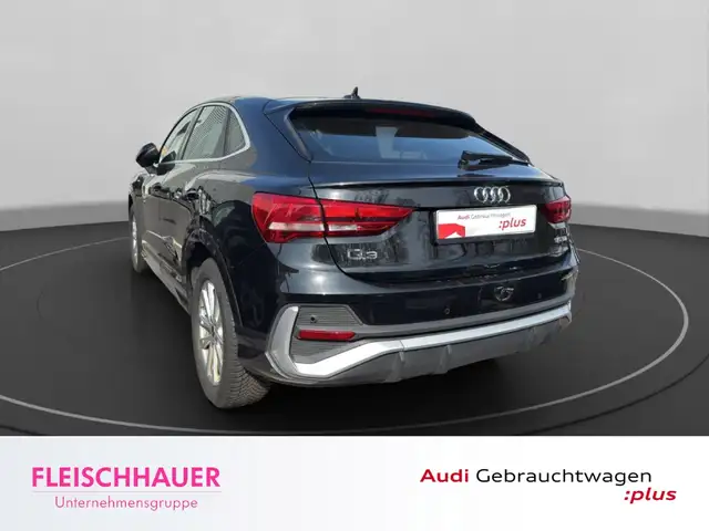 Audi Q3 view 4