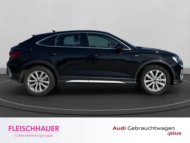 Audi Q3 view 7