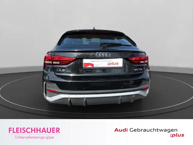 Audi Q3 view 5