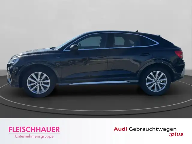Audi Q3 view 3