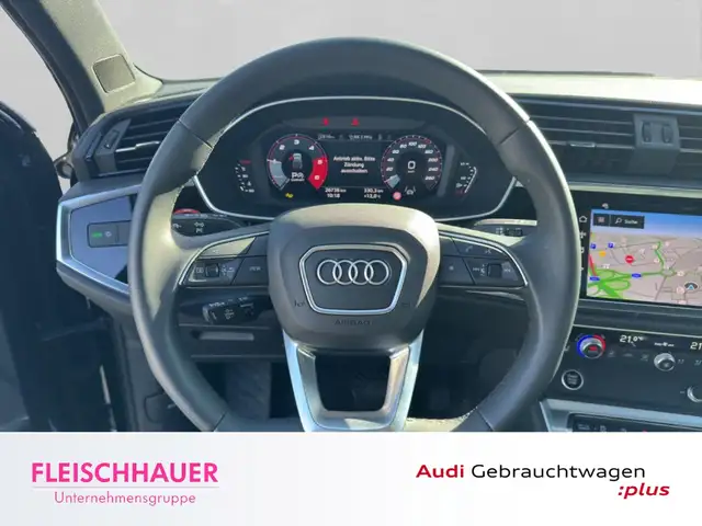 Audi Q3 view 10
