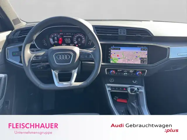 Audi Q3 view 14