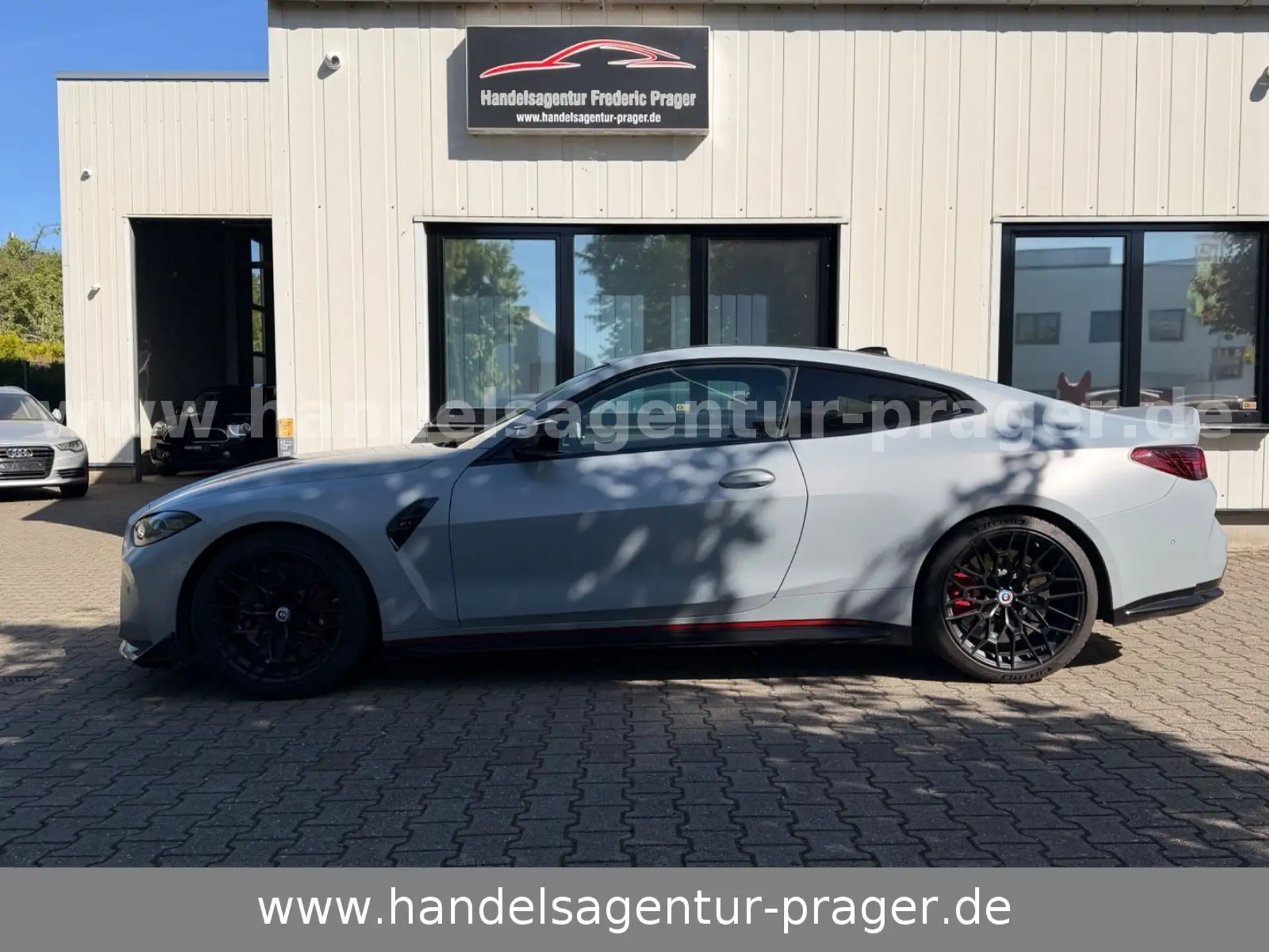 BMW M4 Coupe 2023 화이트 사진 5