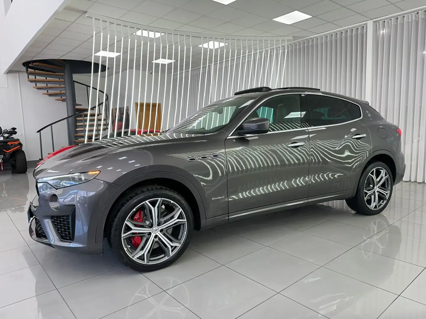 Maserati Levante 350 GranSport Aut. Gris - 2