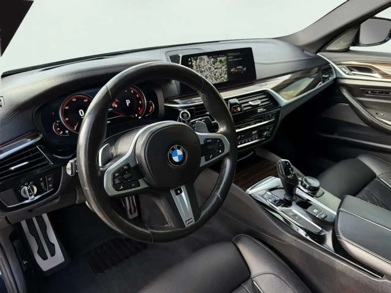 BMW 5 Series снимка BMW 5 Series