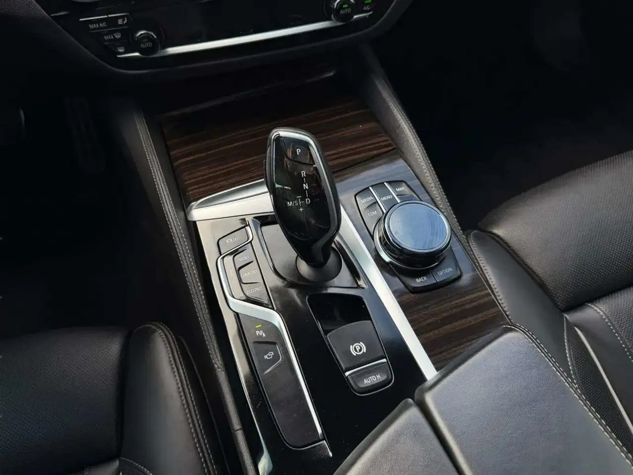 BMW 5 Series снимка BMW 5 Series