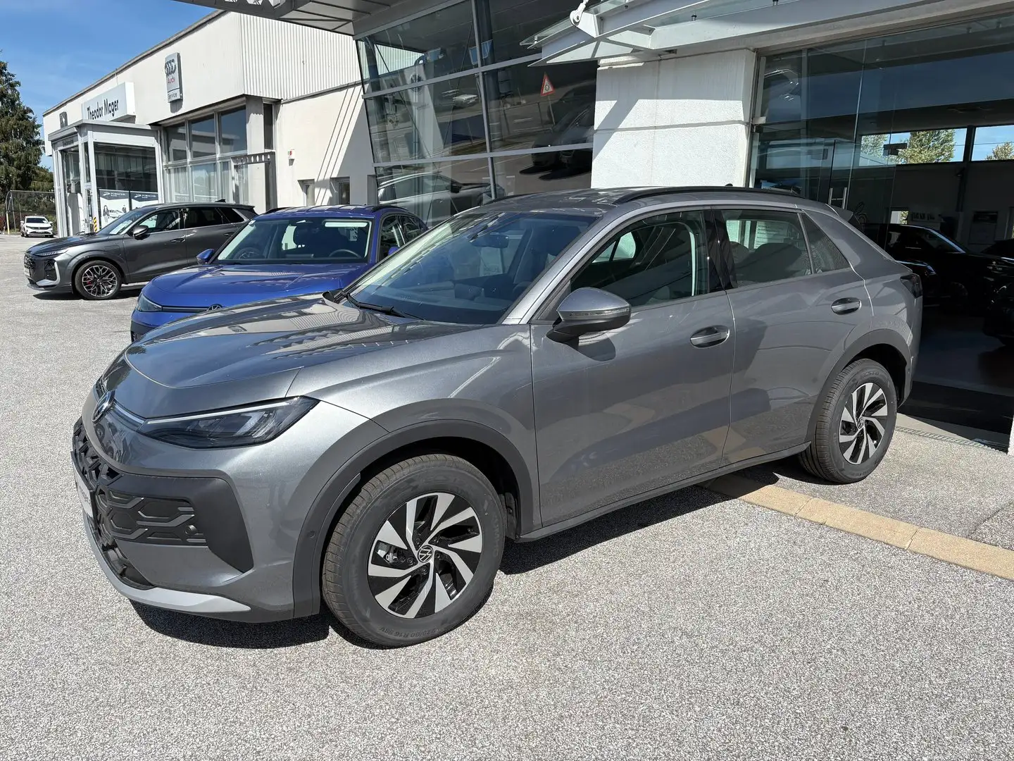 Volkswagen T-Roc 4Me eTSI DSG Grau - 2