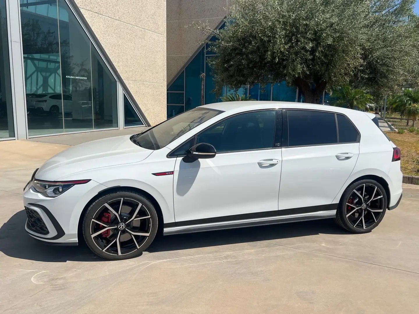 Volkswagen Golf GTI 2.0 tsi 245cv possibilità noleggio no scoring Bianco - 2