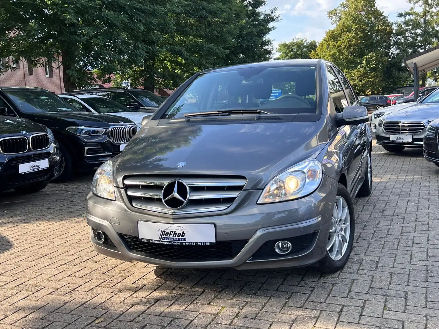 Mercedes-Benz B 180 *AUTOMATIK*SHZ*PDC*HU 11/2026 Gris - 1