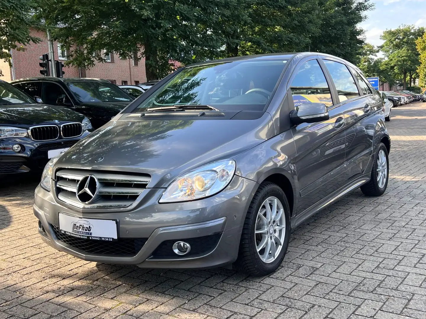 Mercedes-Benz B 180 *AUTOMATIK*SHZ*PDC*HU 11/2026 Gris - 2