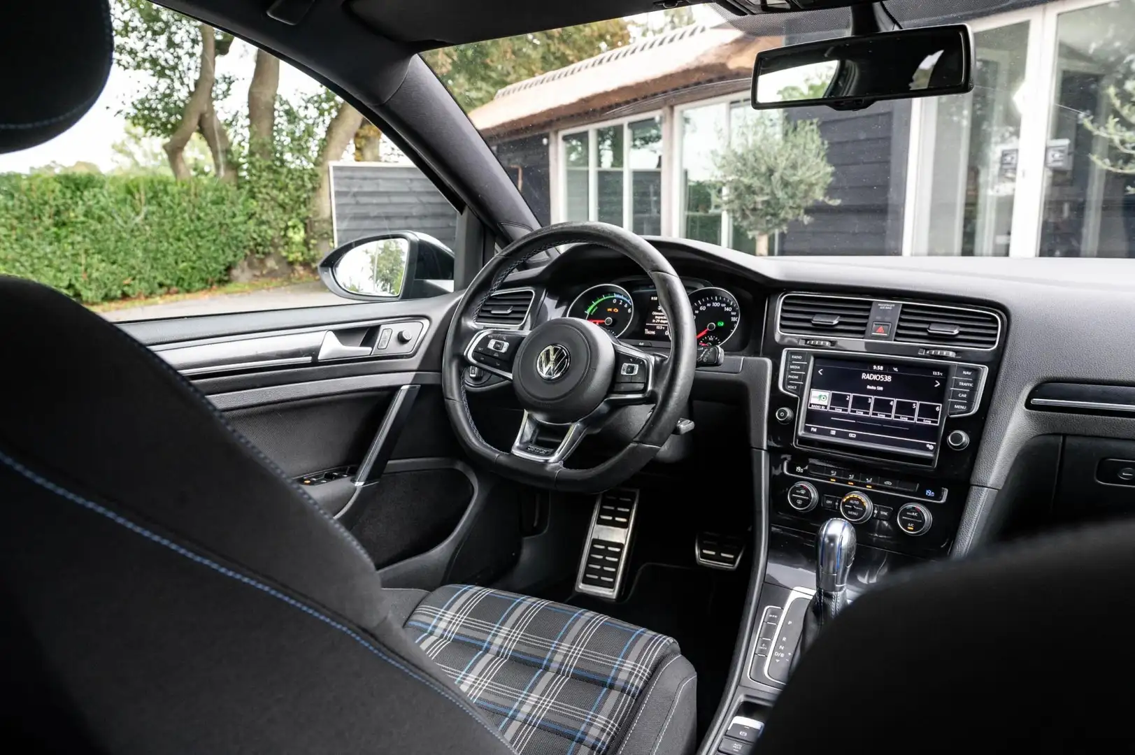 Volkswagen Golf GTE 1.4 TSI Spoilerset I 19 Inch I Climate I Cruise I Gris - 2