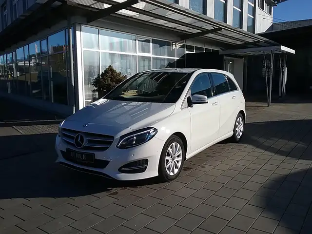Mercedes-Benz B 180 STYLE+AHK+NAVI+LED+AKTIVER PARK-ASSISTENT+KLIMA+