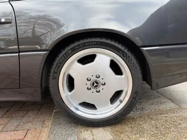 Mercedes-Benz SL view 8