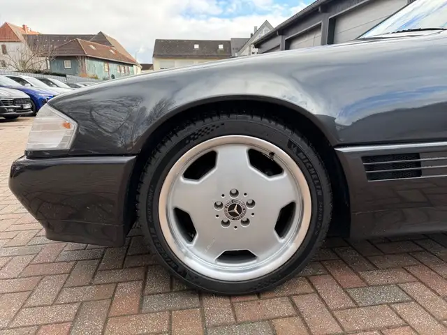 Mercedes-Benz SL view 9