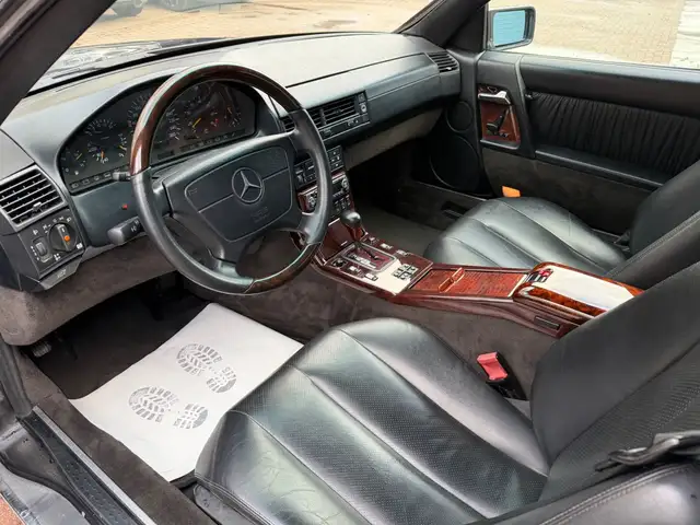 Mercedes-Benz SL view 12