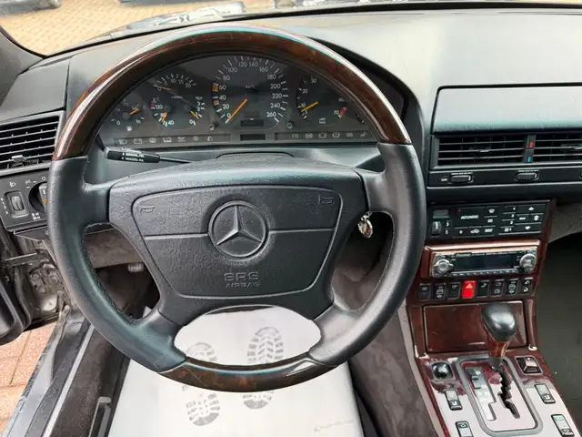 Mercedes-Benz SL view 15