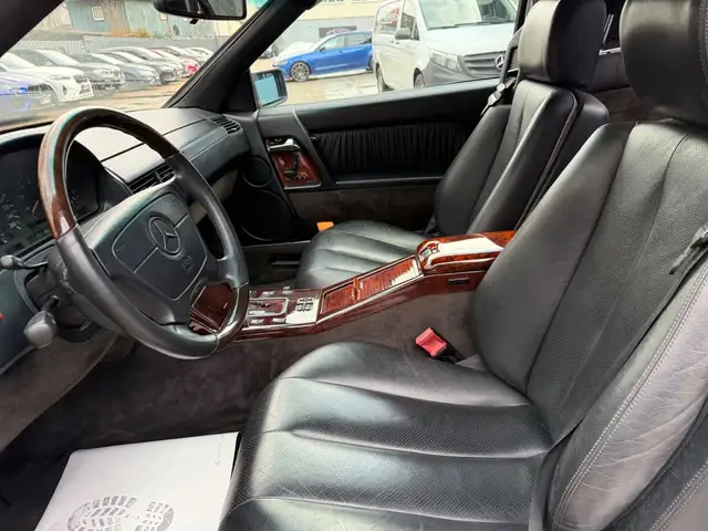 Mercedes-Benz SL view 13