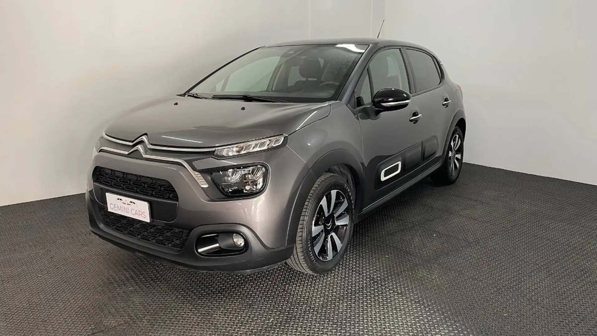 Citroen C3 1.2 puretech Shine s&s 83cv Grijs - 1