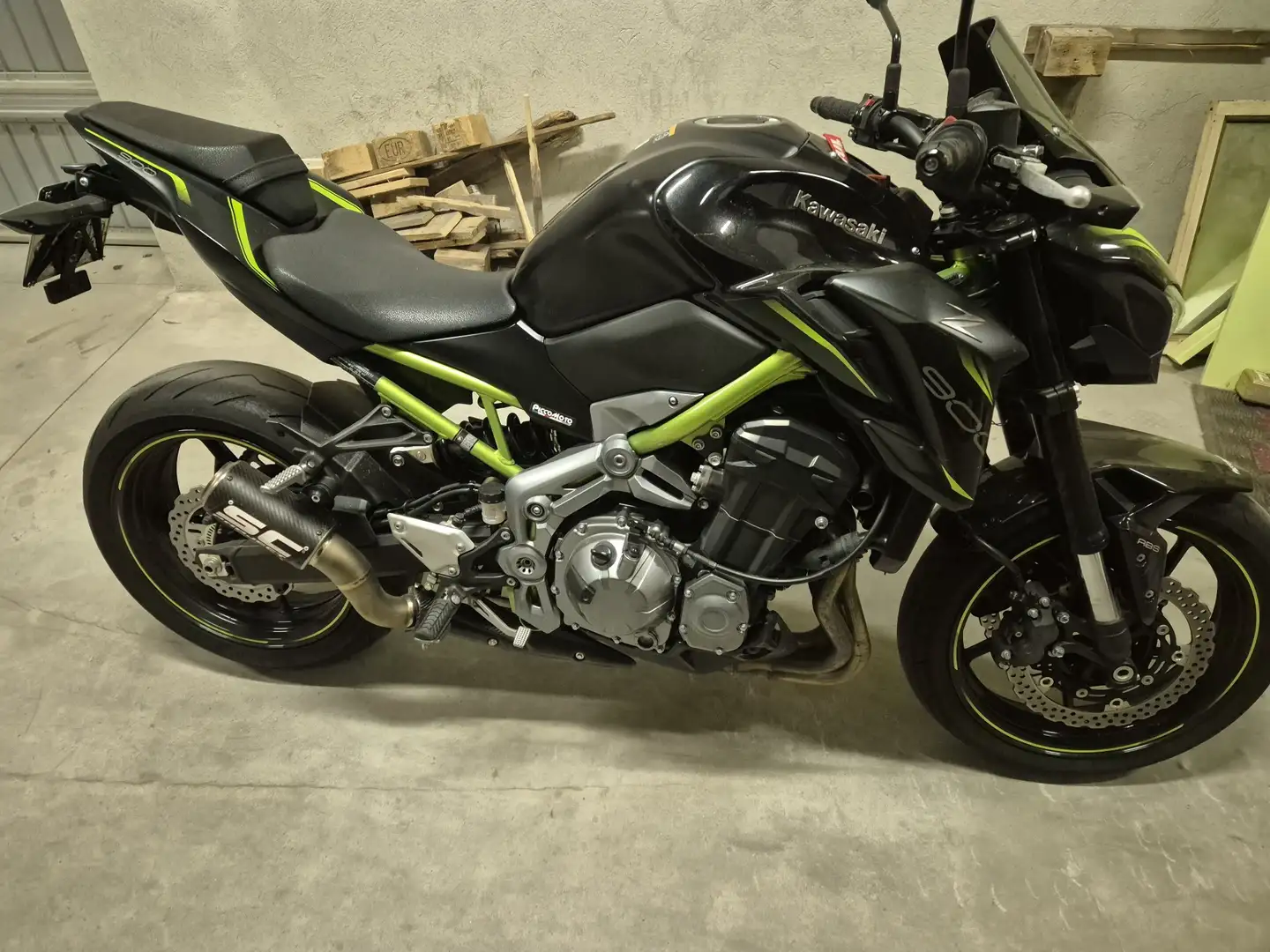 Kawasaki Z 900 crna - 1