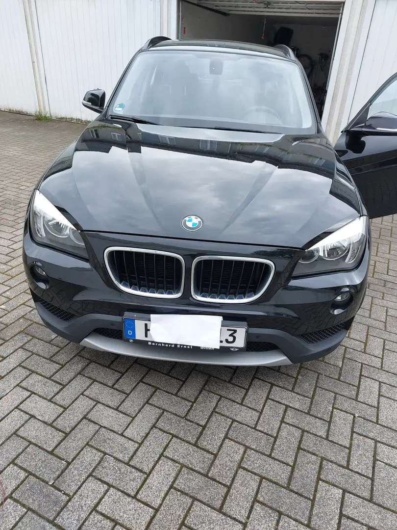 BMW X1 X1 sDrive16d Schwarz - 1