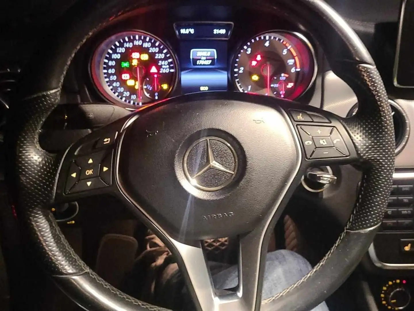 Mercedes-Benz CLA 200 full .....toit ouvrant panoramique, cuir, ect..... Gri - 2