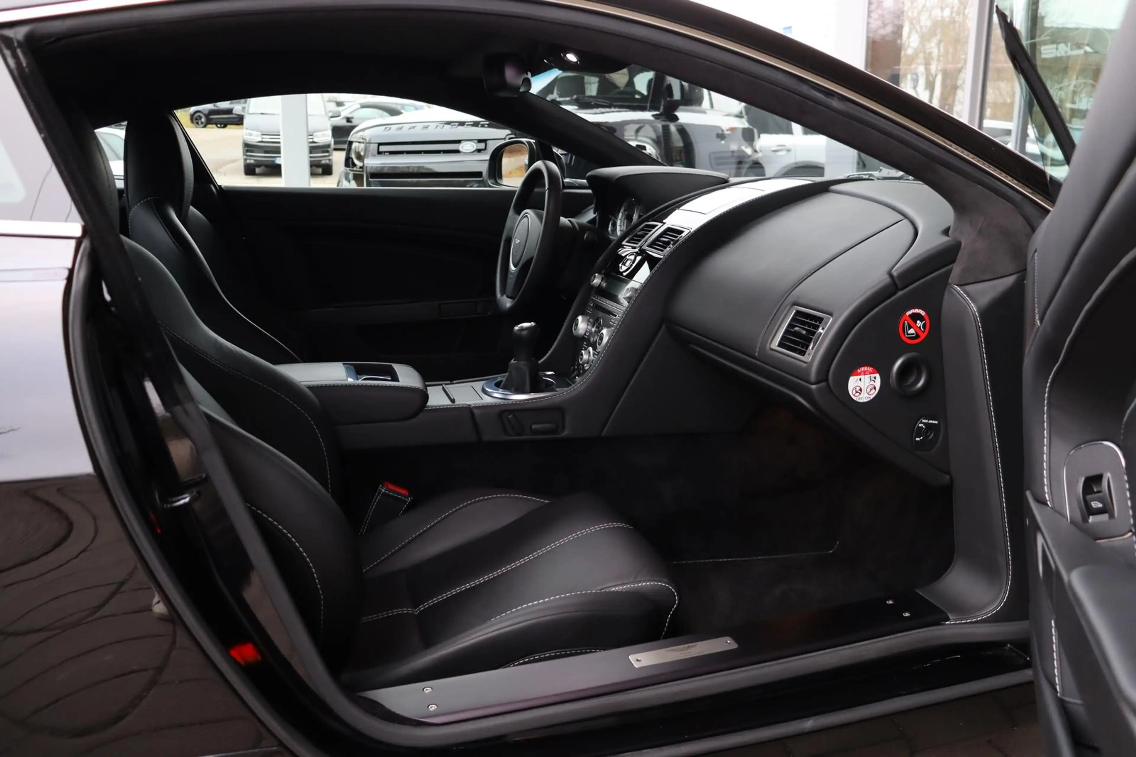 Aston Martin V8 Coupé 4.7 Schaltgetriebe/ Leder/ ONYX — photo 10