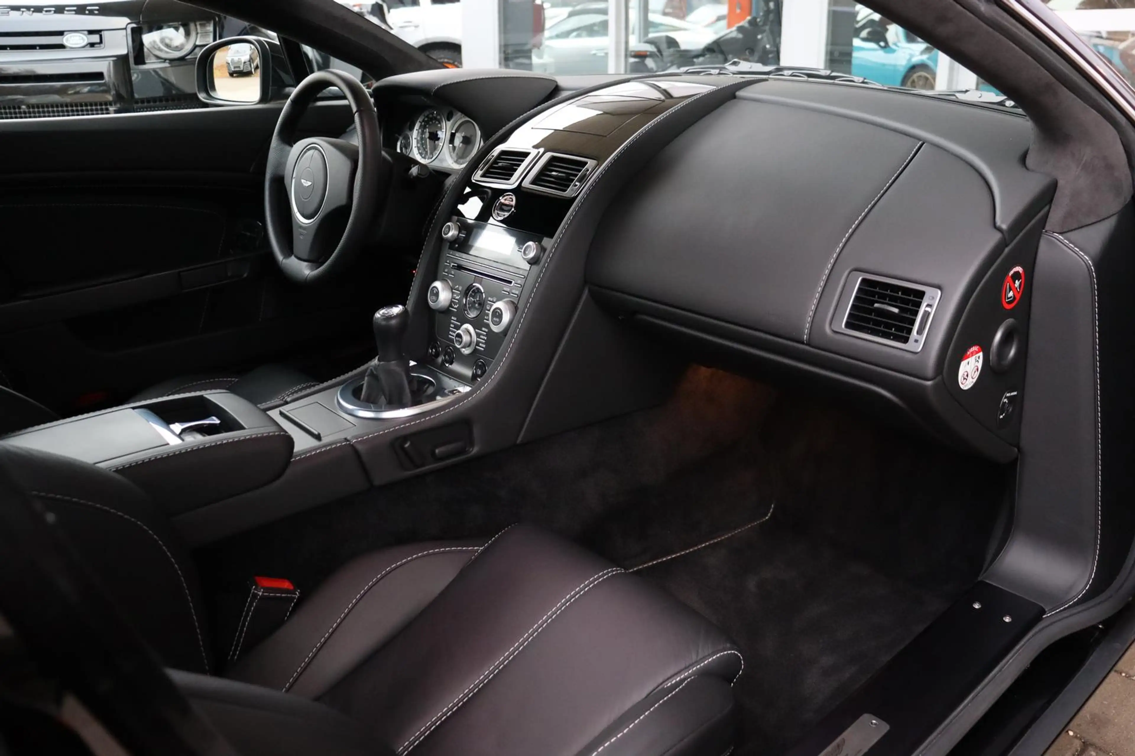 Aston Martin V8 Coupé 4.7 Schaltgetriebe/ Leder/ ONYX — photo 11