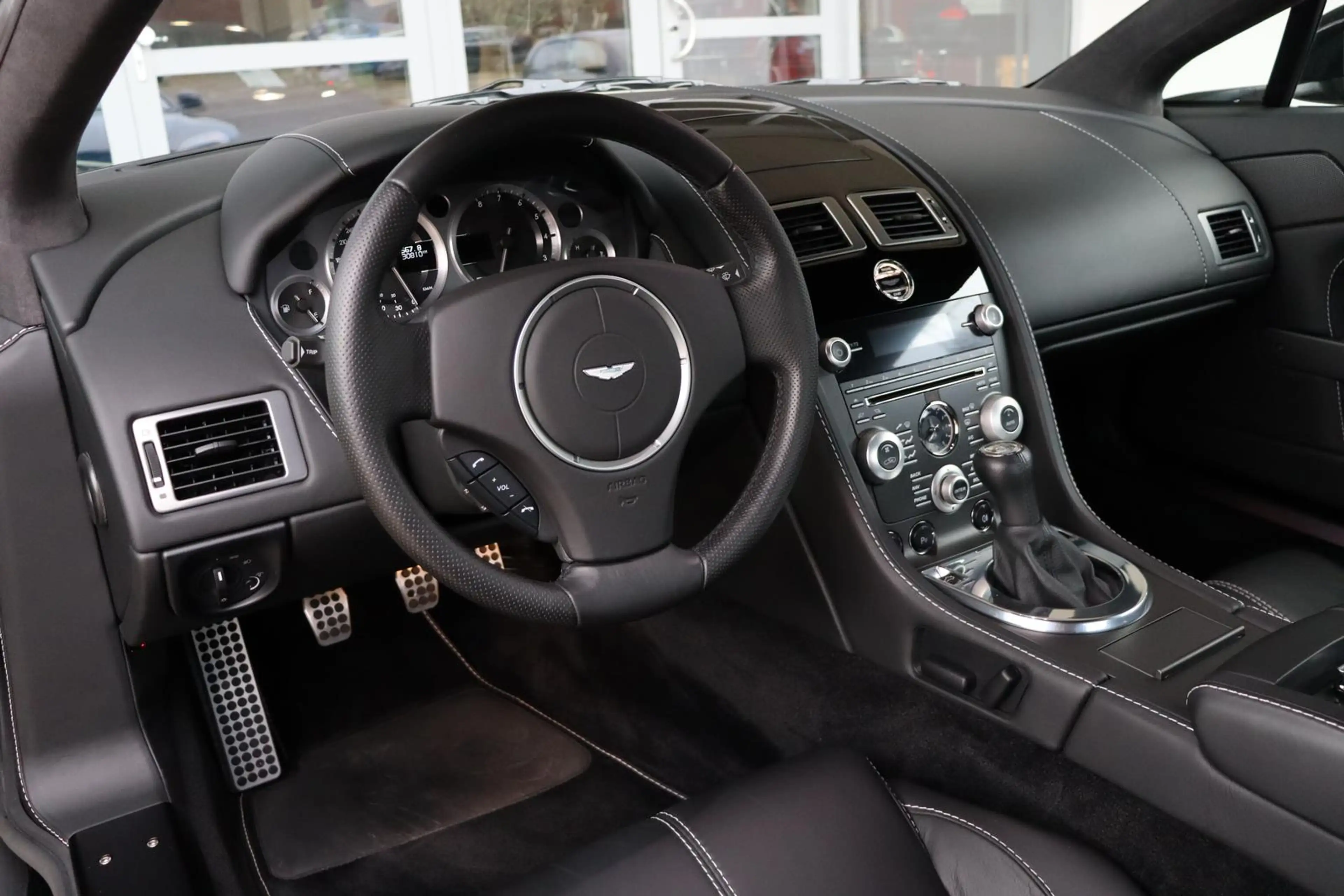Aston Martin V8 Coupé 4.7 Schaltgetriebe/ Leder/ ONYX — photo 8