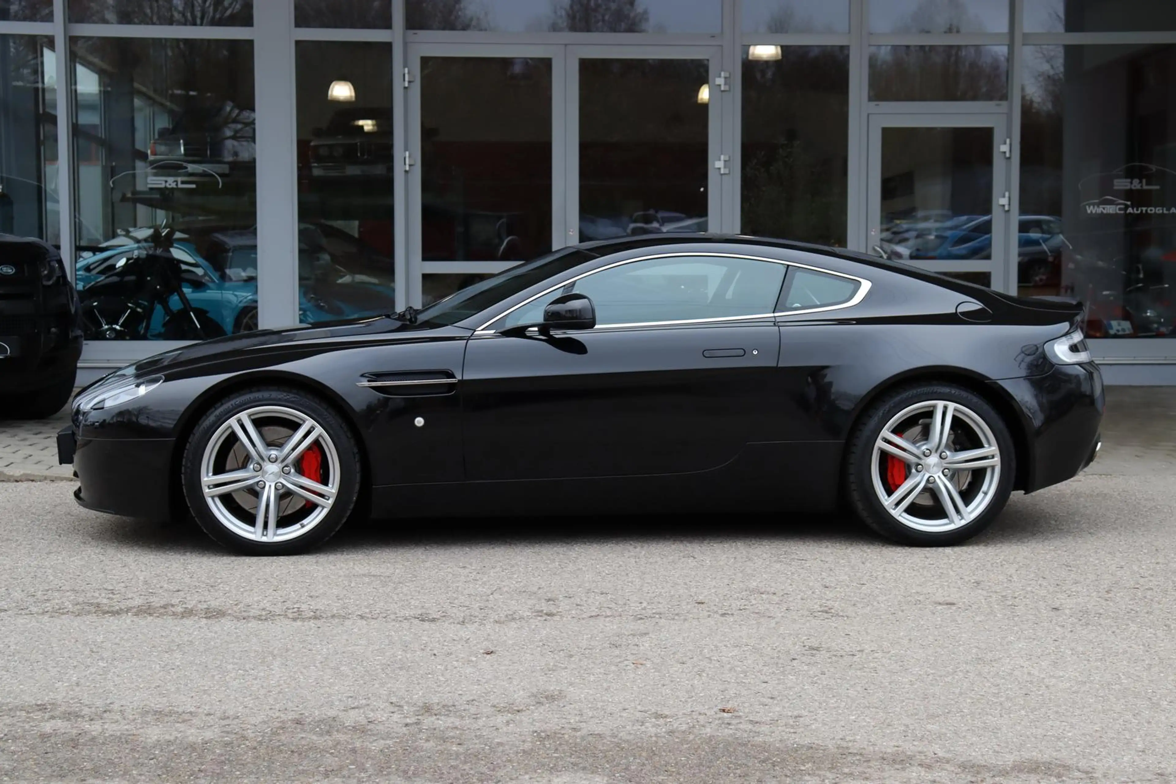 Aston Martin V8 Coupé 4.7 Schaltgetriebe/ Leder/ ONYX — photo 3