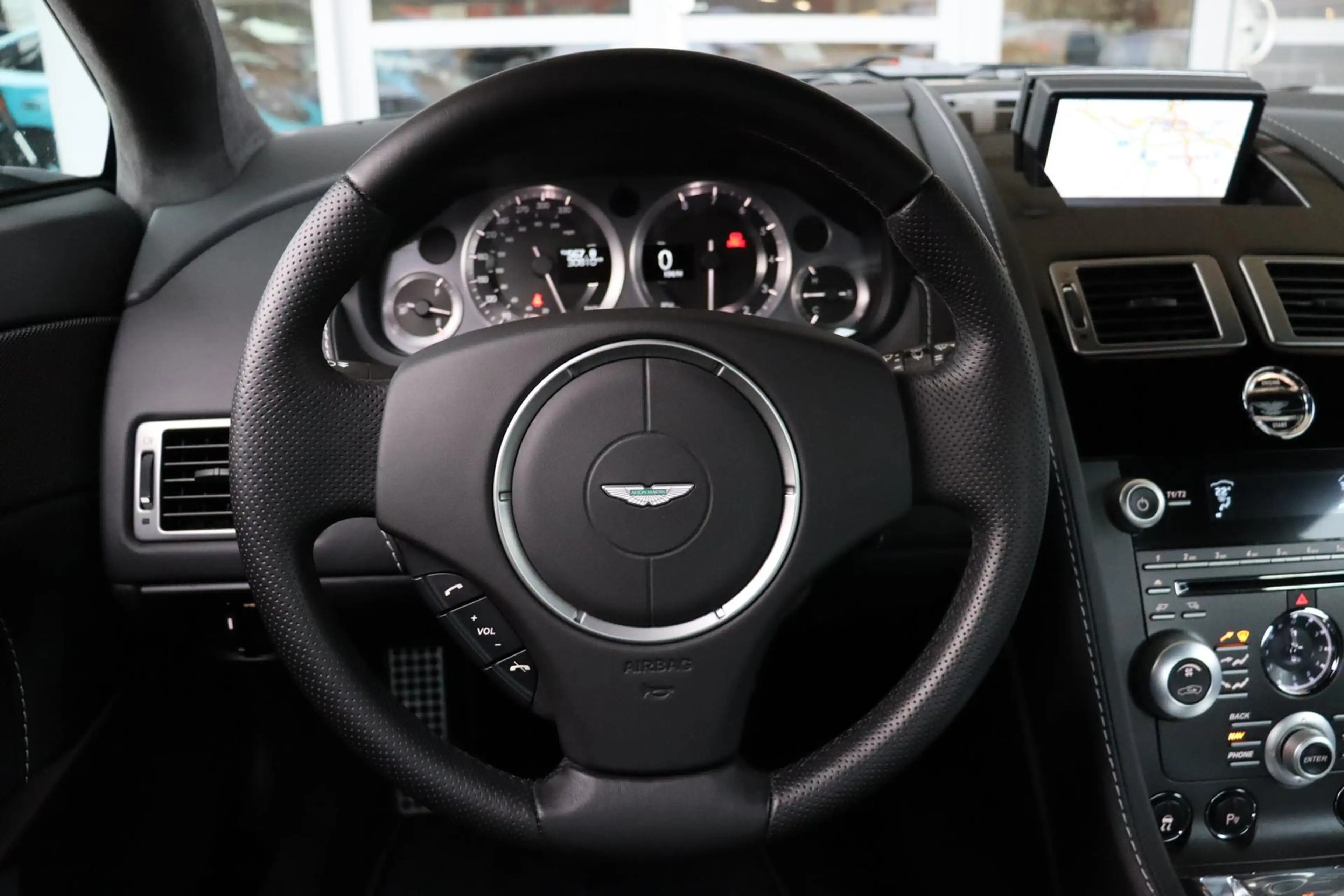 Aston Martin V8 Coupé 4.7 Schaltgetriebe/ Leder/ ONYX — photo 12