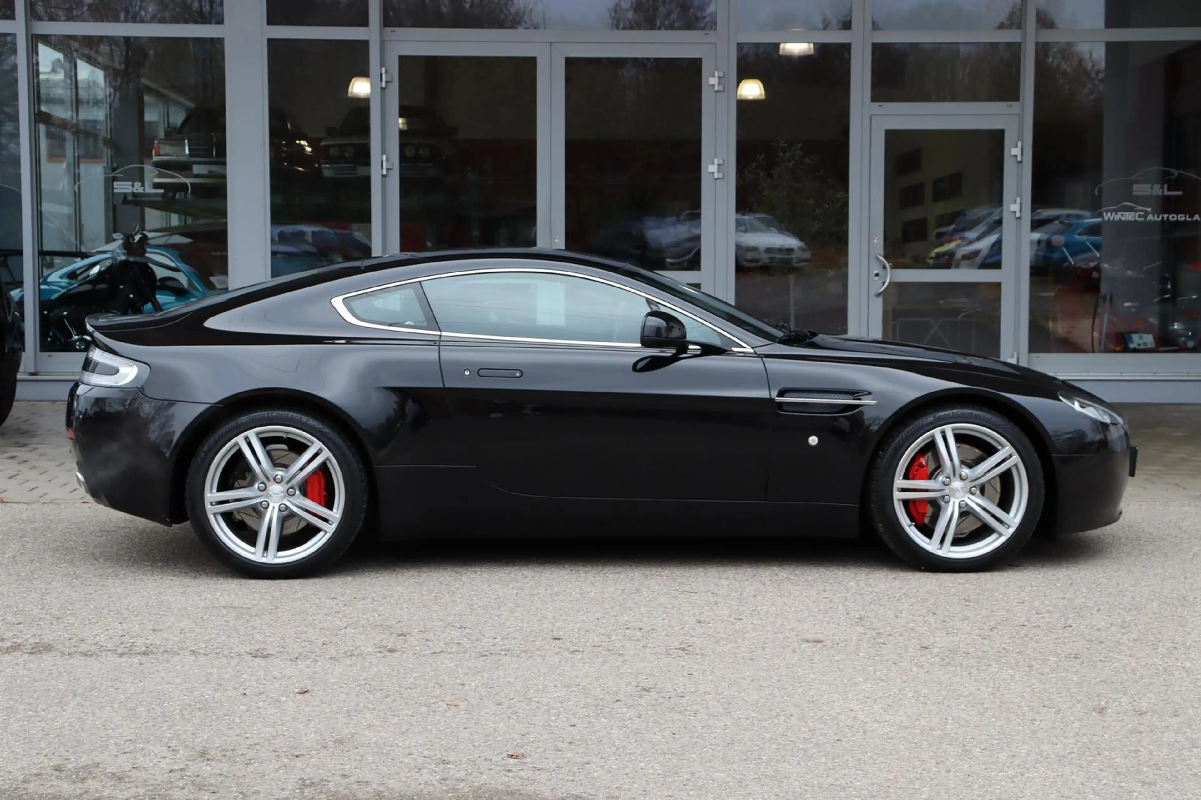 Aston Martin V8 Coupé 4.7 Schaltgetriebe/ Leder/ ONYX — photo 4
