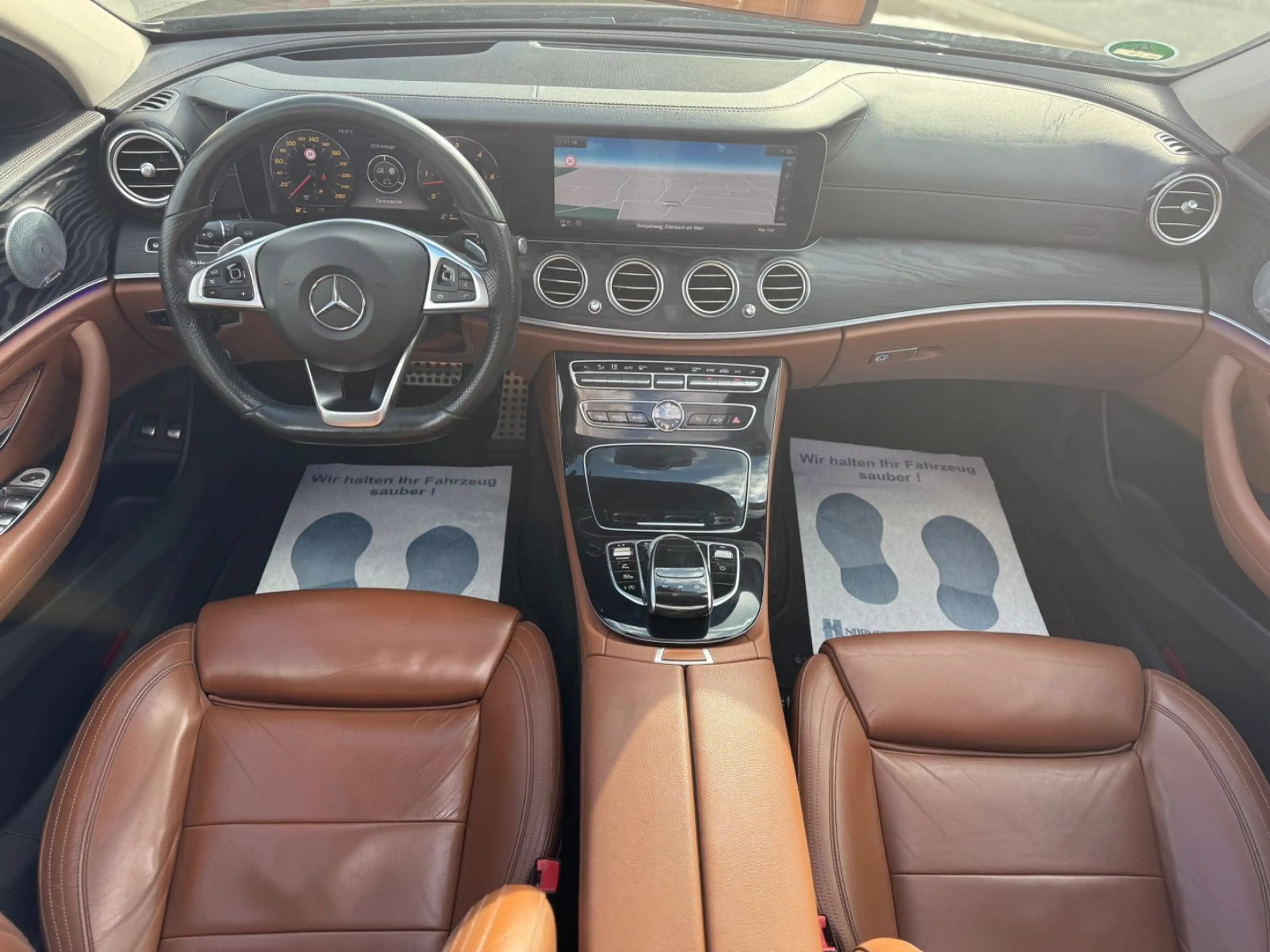 Mercedes-Benz E 350 d AMG PANO-ACC-360-BURMESTER-HUD-SPUR-WIDE — photo 12