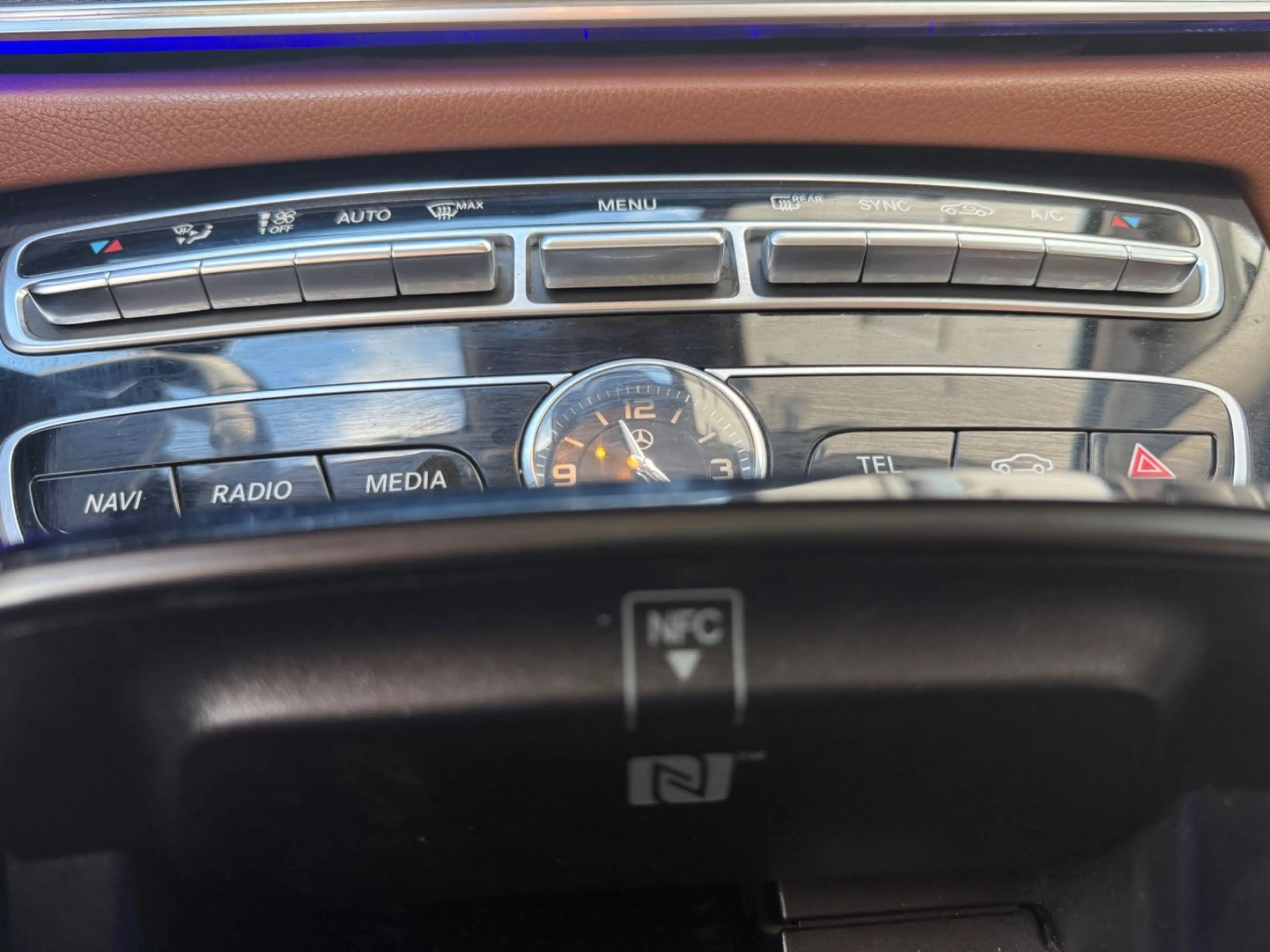 Mercedes-Benz E 350 d AMG PANO-ACC-360-BURMESTER-HUD-SPUR-WIDE — photo 22