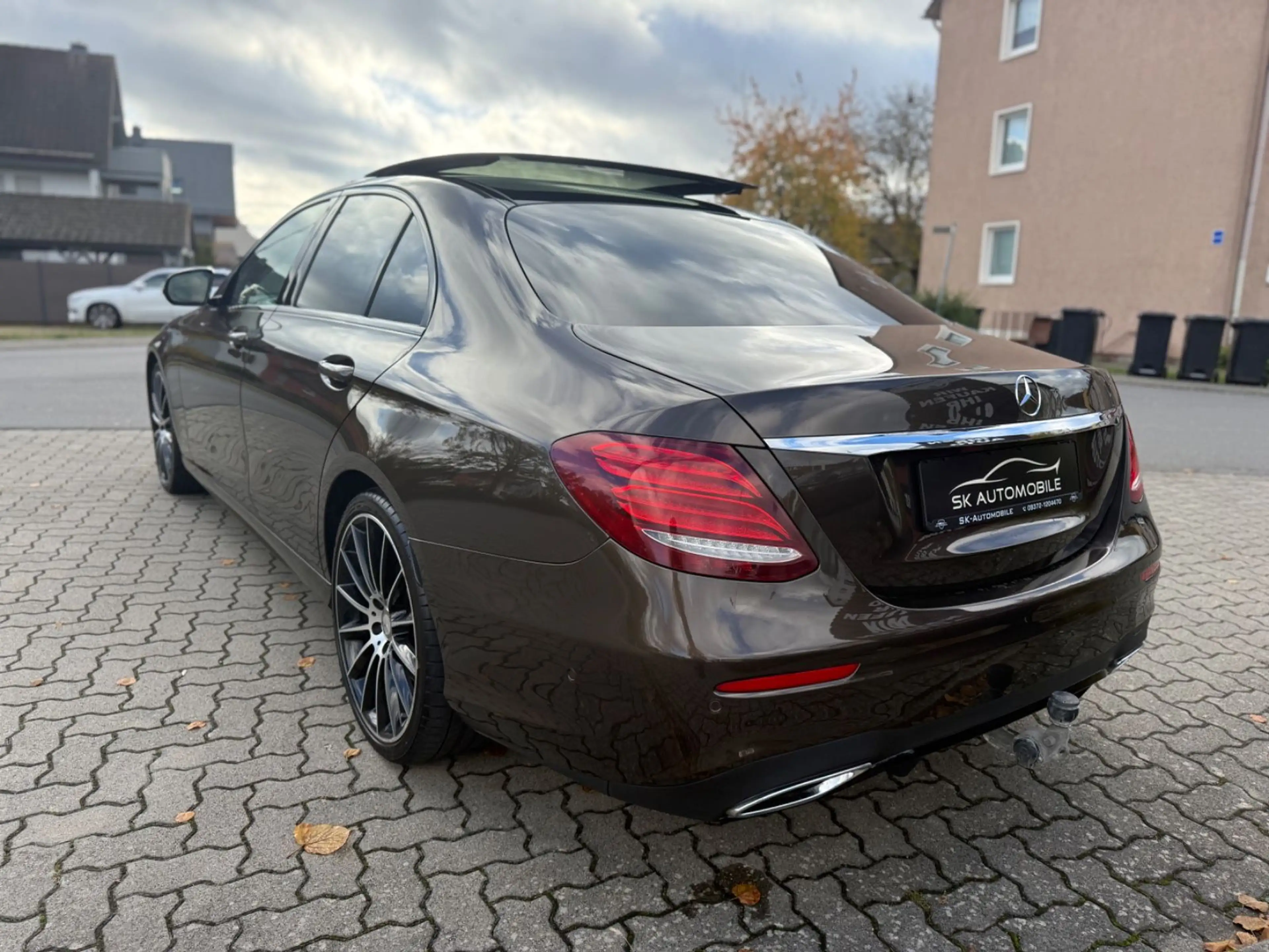 Mercedes-Benz E 350 d AMG PANO-ACC-360-BURMESTER-HUD-SPUR-WIDE — photo 5