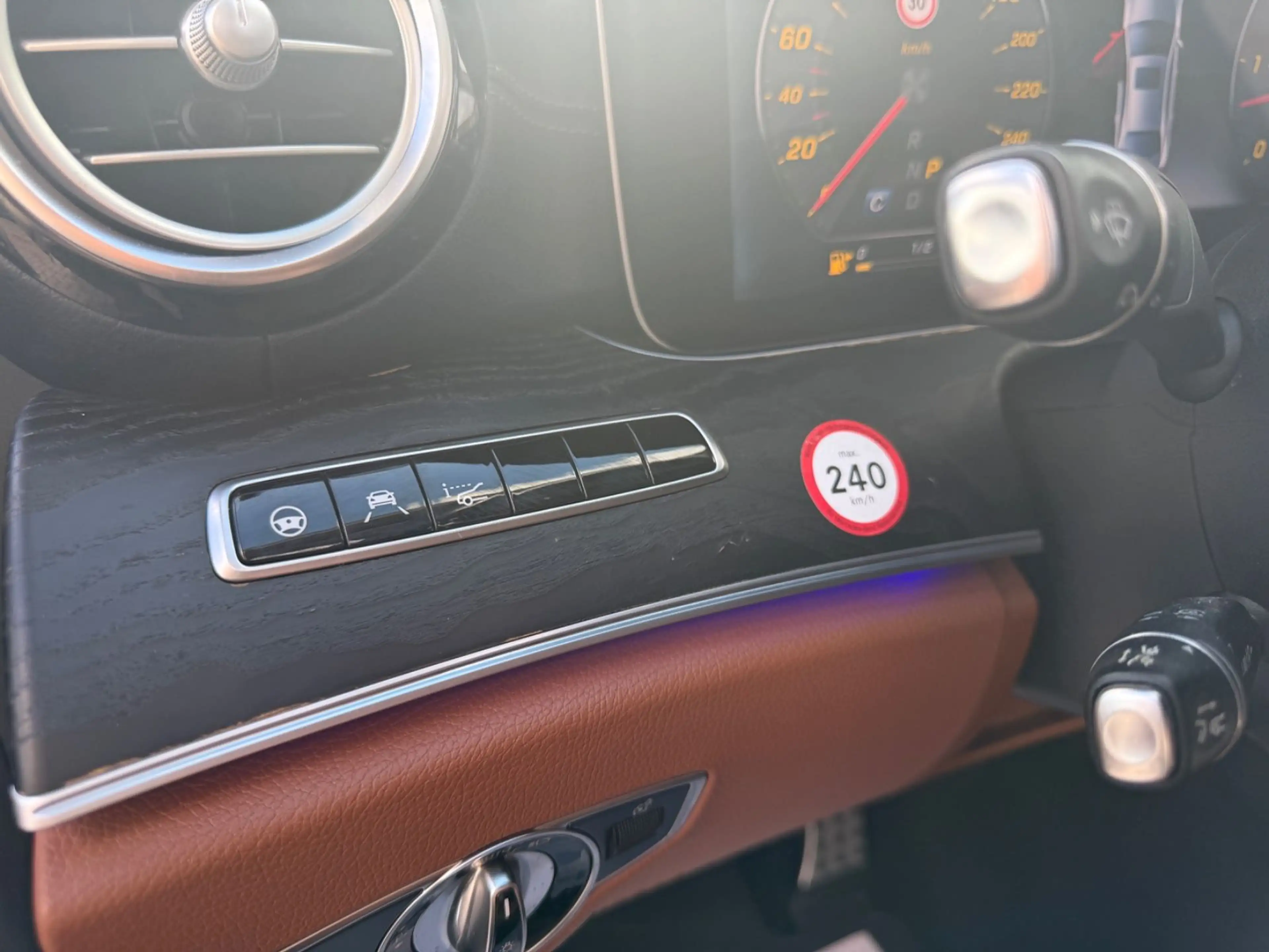 Mercedes-Benz E 350 d AMG PANO-ACC-360-BURMESTER-HUD-SPUR-WIDE — photo 11