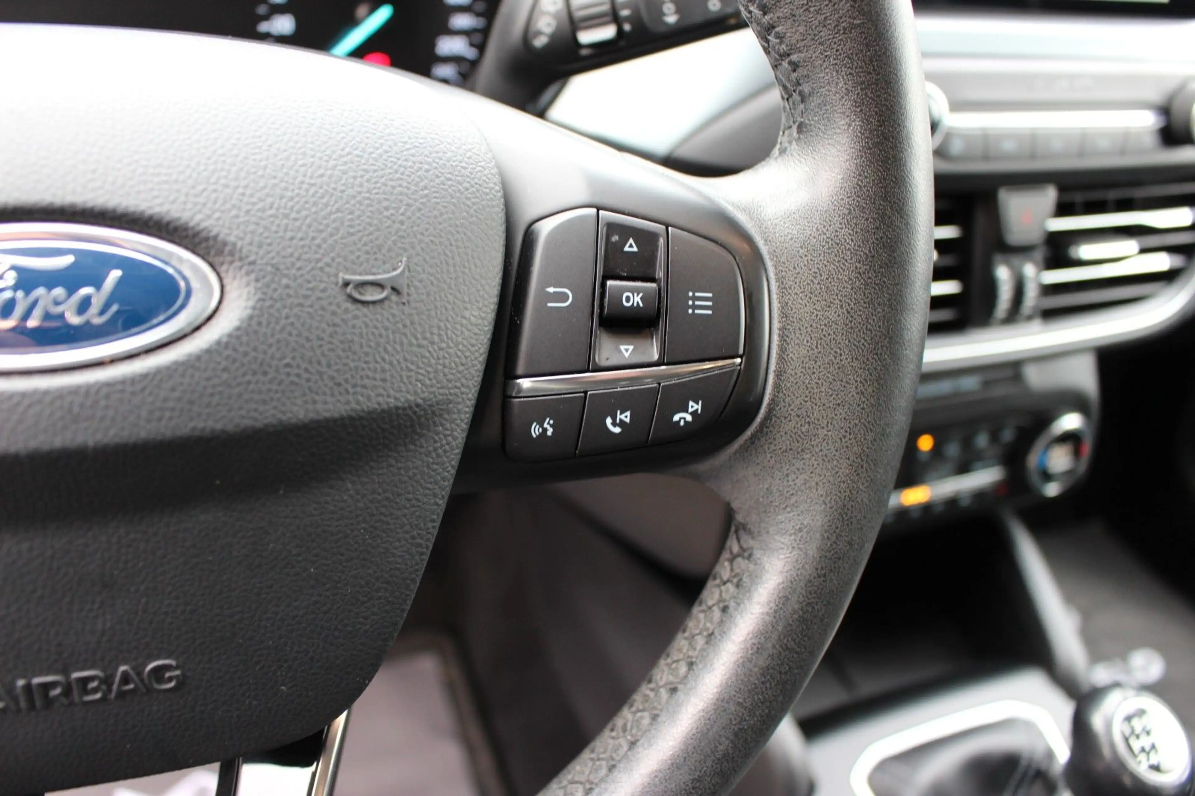 Ford Focus 1,0 Turnier Active/SHEFT/NAVI/SHZ/PDC/TEMP — photo 13