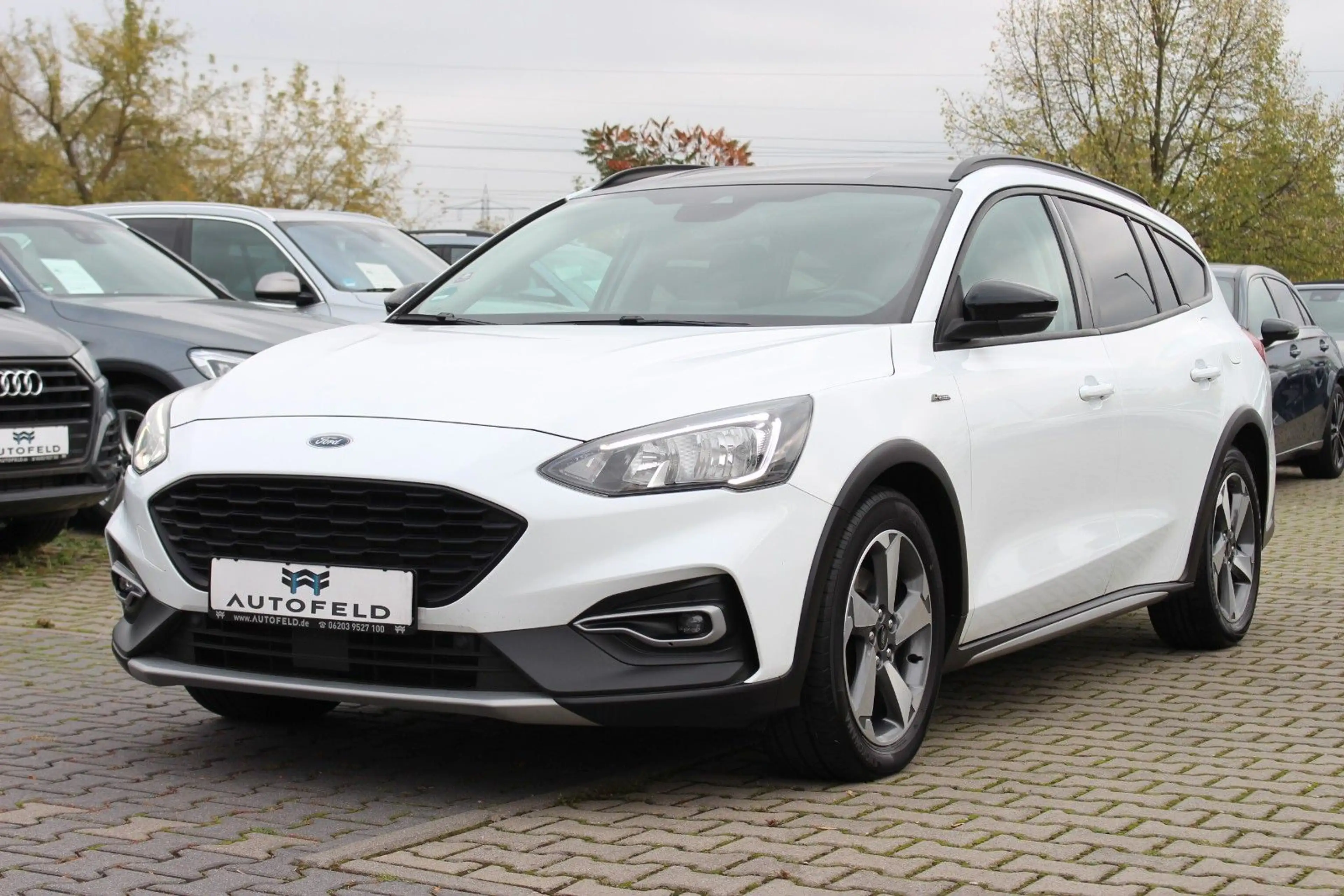 Ford Focus 1,0 Turnier Active/SHEFT/NAVI/SHZ/PDC/TEMP