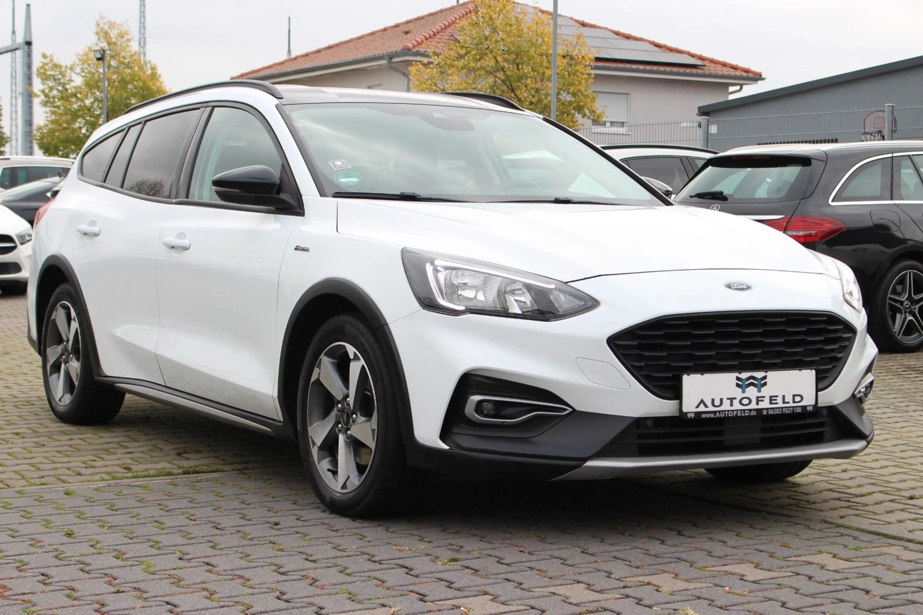 Ford Focus 1,0 Turnier Active/SHEFT/NAVI/SHZ/PDC/TEMP — photo 4