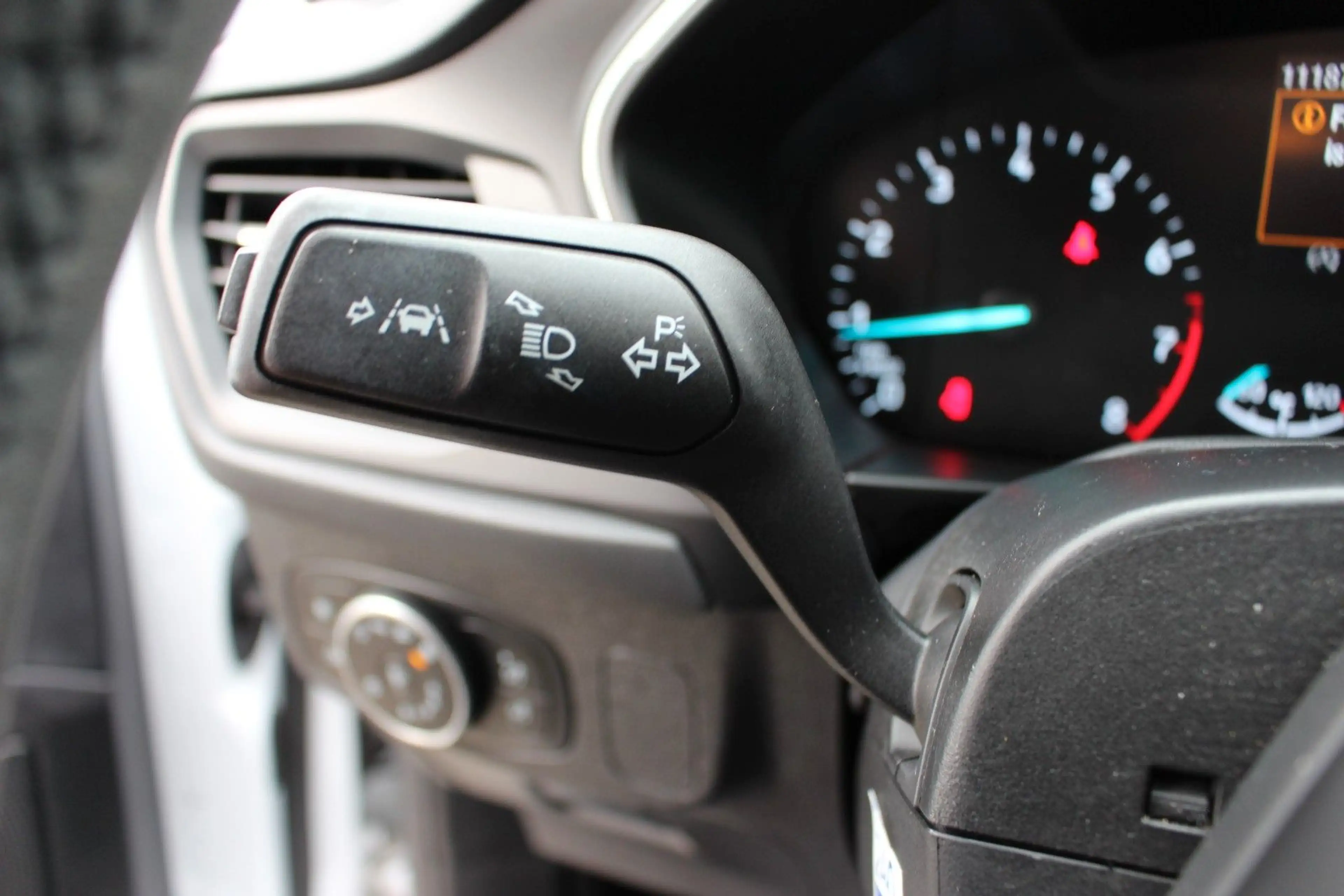 Ford Focus 1,0 Turnier Active/SHEFT/NAVI/SHZ/PDC/TEMP — photo 14