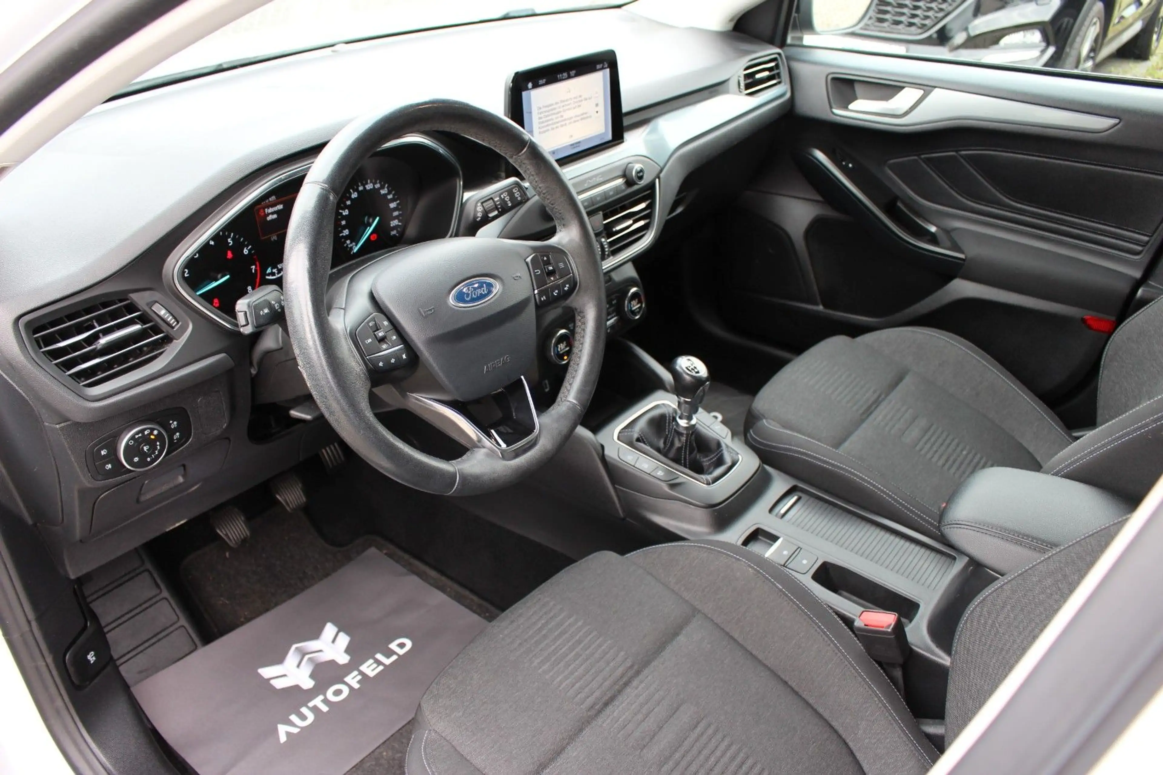Ford Focus 1,0 Turnier Active/SHEFT/NAVI/SHZ/PDC/TEMP — photo 8